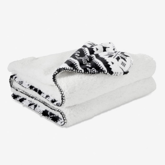 VS PINK Super Soft Sherpa Fleece Blanket - Picture 3 of 4